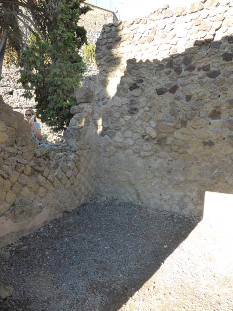 II.3 Herculaneum, September 2015. Room on west side of north end of vestibule.